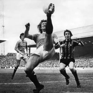 Rodney Marsh in action for Fulham. February 1976 P011300 Rodney Marsh in action for Fulham. February 1976 P011300