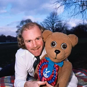 Roger de Courcey ventriloquist with Nookie bear January 1976
