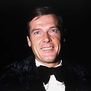 Roger Moore Actor - February 1973 Dbase MSI