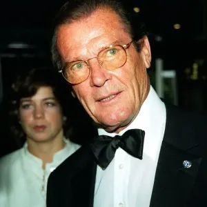 Roger Moore Actor July 98 Arriving for the premiere of Doctor Doolittle
