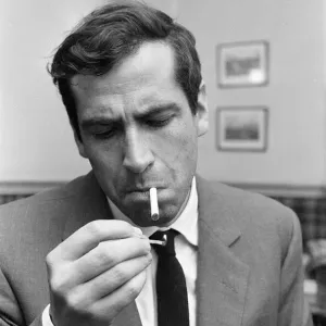 Roger Vadim, director de cine francés. En un bar en París, Francia, abril 1964.