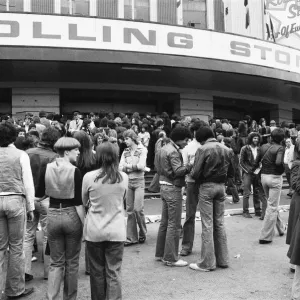 Rolling Stones fans outside Earls Court, London, SW7. 23rd May 1976 Rolling Stones fans outside Earls Court, London, SW7. 23rd May 1976
