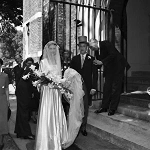 Romance: Wedding Day Bride and the father of the bride arrive at church. D3347-001