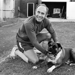 Ron Saunders, the new manager for Aston Villa FC, with boxer dog Roscoe. 19th July 1974 Ron Saunders, the new manager for Aston Villa FC, with boxer dog Roscoe. 19th July 1974