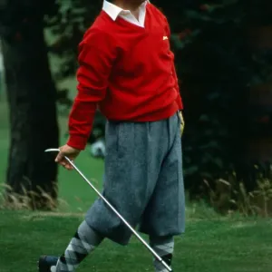 Ronnie Corbett playing golf February 1982 Ronnie Corbett playing golf February 1982