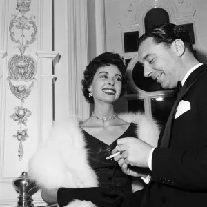 Ronnie Waldman et son épouse Lana Morris assistent à la première nuit de.
