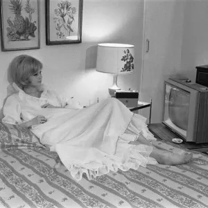 Habitación con vista. La modelo Celia Hammond se muestra en los programas de radio nacionales.