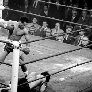 A ten round welterweight contest between. Jackie Turpin of Leamington Spa
