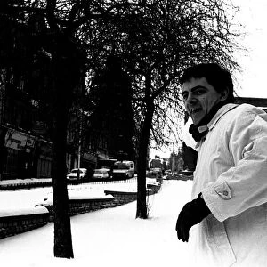 Rowan Atkinson during a flying a visit to Newcastle - having fun in the snow 14 / 01 / 87