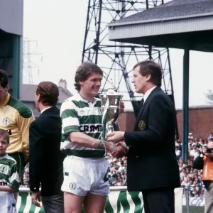 Roy Aitken and Billy McNeill of Celtic with the League Championship Trophy 1988