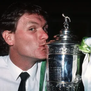 Roy Aitken kissing Scottish Cup trophy May 1989
