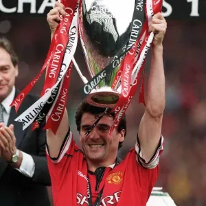 Roy Keane 1999 Premiership Title Print