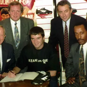 Roy Keane firma un contrato de patrocinio de 3 años (con Hi-Tec?).