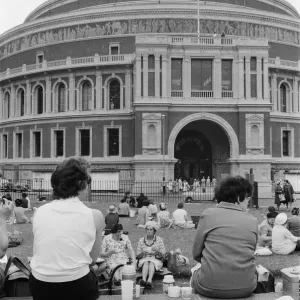 The Royal Albert Hall, in Kensington, London. 6 The Royal Albert Hall, in Kensington, London. 6