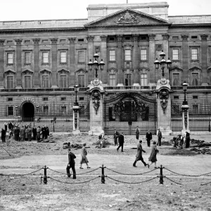 Buckingham Palace Royal Chapel Bomb Damage Print