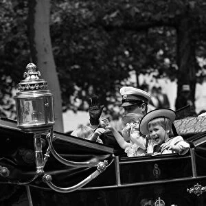 The Royal Children in their horse drawn coach, Jul 1986 wave to the crowds