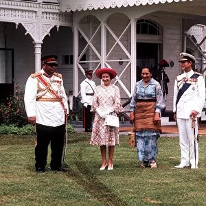 Royal Silver Jubilee Tour 1977, The Queen and Prince Philip with the King