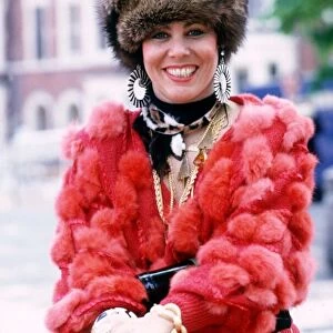 Ruby Wax actress wearing pink fur coat in May 1986 A©mirrorpix