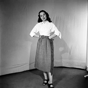 Rug Skirt. December 1952 C6264