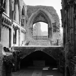 Rovine dell'abbazia di Glastonbury nel Somerset. Parte della cripta. 22 settembre 1966