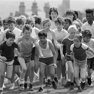 On the run... Rawthorpe High and Junior school pupils keep on running for Sport Aid On the run... Rawthorpe High and Junior school pupils keep on running for Sport Aid