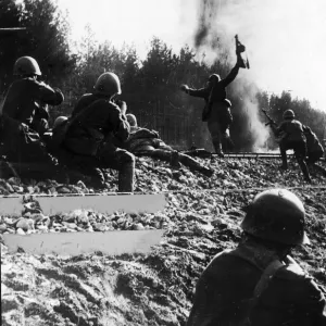 Russian Army Soldiers in Action Print, Eastern Front 1942 Russian Army Soldiers in Action Print, Eastern Front 1942