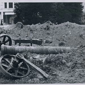 This is a Russian cannon / gun which dates from the Crimean War (1854-1858)
