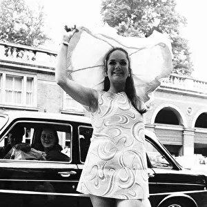 Sally Jane Spencer actress at Royal Ascot in 1967 Psychedelic minidress