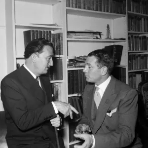 Salvador Dali Paints Sir Laurence Olivier Portrait Print 1955 Salvador Dali Paints Sir Laurence Olivier Portrait Print 1955