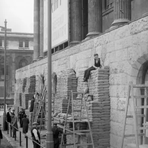 Sandbags being piled up around the Town Hall in Birmingham at the outbreak of the second Sandbags being piled up around the Town Hall in Birmingham at the outbreak of the second