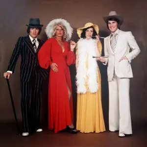 SANDY JARDINE AND KENNY DALGLISH WITH THEIR WIVES at a party in the 1970s hat suit SANDY JARDINE AND KENNY DALGLISH WITH THEIR WIVES at a party in the 1970s hat suit