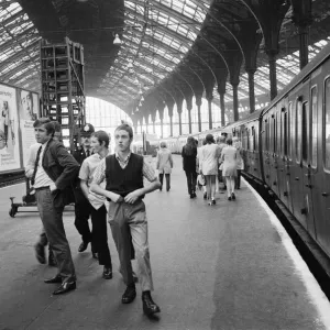 La scène à la gare de Brighton où deux douzaines d'officiers de police ont réglé.