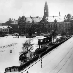 Die Szene über dem Victoria-Platz und der Middlesbrough Rathaus nach einem Schneesturm