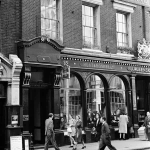 Scenes on Bond Street, central London. October 1947 Scenes on Bond Street, central London. October 1947