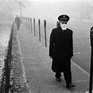 Scenes of a fog bound London, 5th December 1962