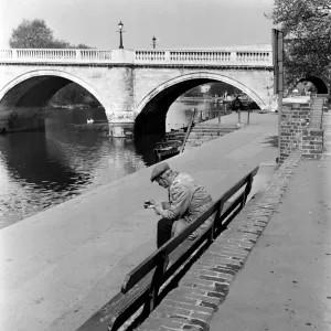 Scenes along the River Thames near Richmond. 18th May 1955 Scenes along the River Thames near Richmond. 18th May 1955
