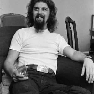 Le Comédien Écossais Billy Connolly Photographié dans un Appartement à Londres le 12 Octobre 1975.