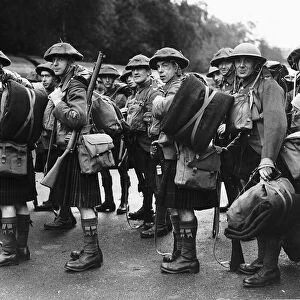 Scottish Highland soldiers leave for France in WW2