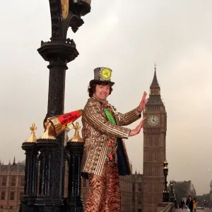 Screaming Lord Sutch außerhalb des Parlamentsgebäudes in London am 16. Oktober 1991