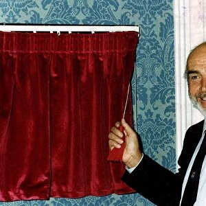 Sean Connery unveiling plaque with beard