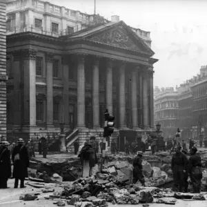Second Great Fire of London. Scenes outside the Bank of England. December 1940 Second Great Fire of London. Scenes outside the Bank of England. December 1940