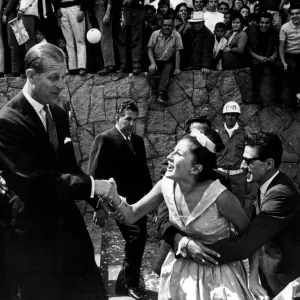 A senorita tries to kiss the duke - The pretty girl with the bow in her hair had watched A senorita tries to kiss the duke - The pretty girl with the bow in her hair had watched