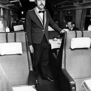 Un voyage sentimental pour John Bradley qui a pris son dernier voyage dans le Pullman. Un voyage sentimental pour John Bradley qui a pris son dernier voyage dans le Pullman.