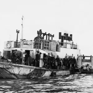 This is one of a series of pictures showing the first landing Barge kitchen This is one of a series of pictures showing the first landing Barge kitchen