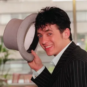 SHANE RITCHIE - TV PRESENTER 27 / 09 / 1995 SHANE RITCHIE - TV PRESENTER 27 / 09 / 1995