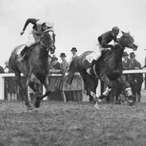 Shaun Golin (left) races to the finishing post to win the 1930 Grand National