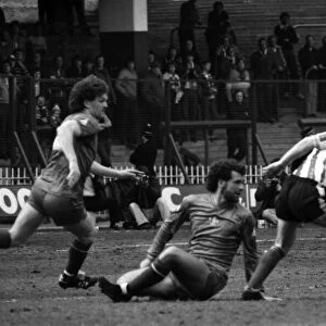 Sheffield Utd 0 v. Bournemouth 0. April 1982 MF06-39-040 Local Caption Division 4
