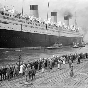 Ship Queen Mary May 1936 - RMS Queen Mary arrives in Southampton prior to her maiden