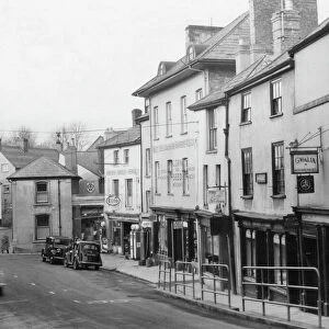 Ship Street, Brecon, a market town and community in Powys, Mid Wales, 28th January 1955