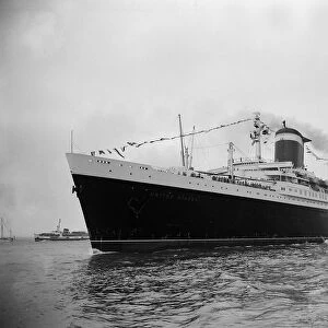 Ship United States arriving at Southampton after making record breaking maiden voyage